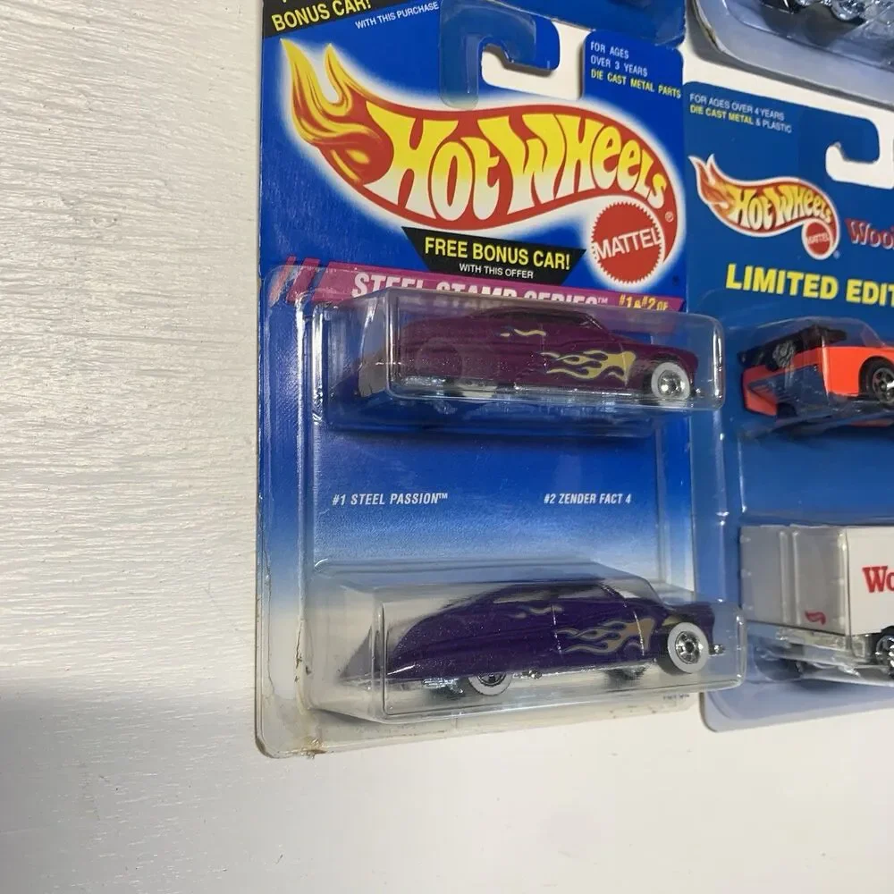Hot Wheels Vintage 2-pack 90 year anniversary Ride Aid, Woolworth, Lucky Zender
